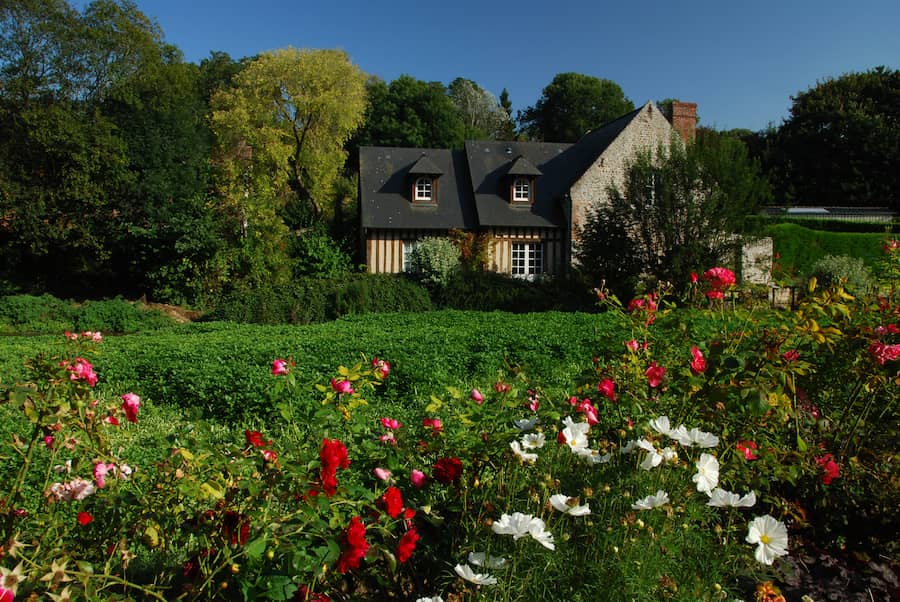 Maison fleurie à Veules-les-Roses - Visiter la Seine-Maritime - Camping le Marqueval